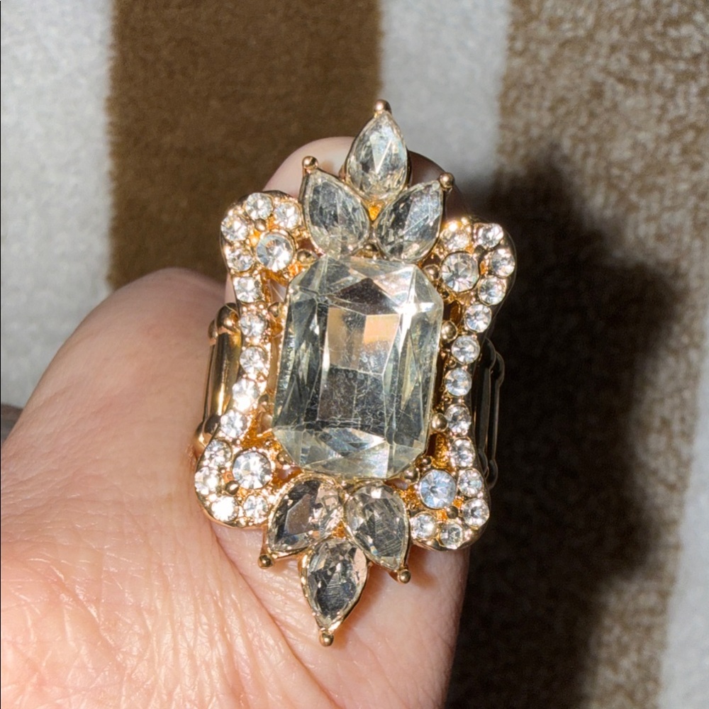 Elegant Gold and Silver Statement Ring - Picture 2 of 3